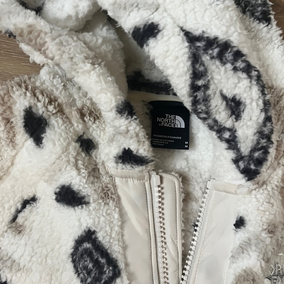 The North Face women’s fleece zip up - Picture 3 of 7